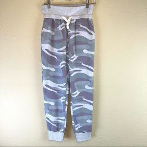 Belinda Women’s Gray/Purple Camo Sweatpants. NWOT. Sz M
